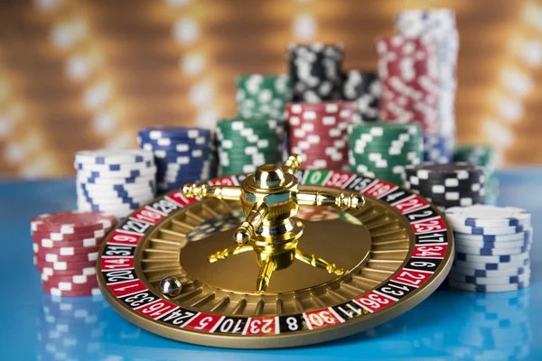 Live Tarung Mesin table with dealer and spinning reel interface